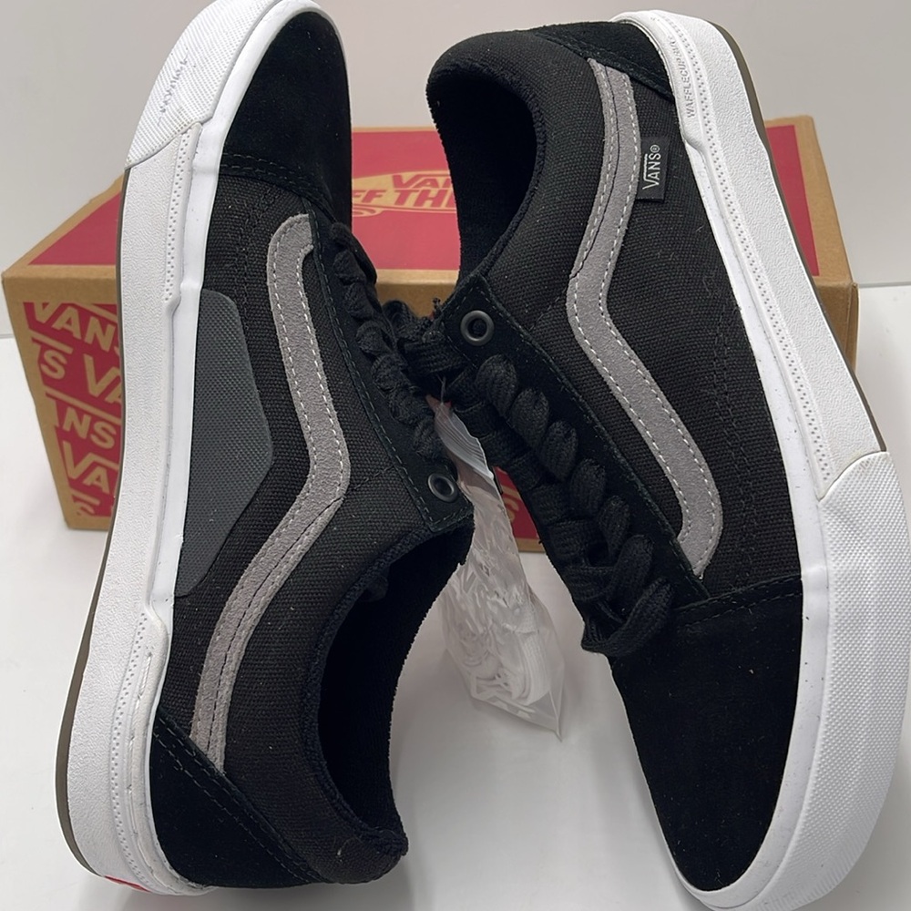 Vans WMNS Black and Gray Sneakers Bmx Old Skool
Black/Gray/White
VN0A5JIP9BG - Picture 11 of 16